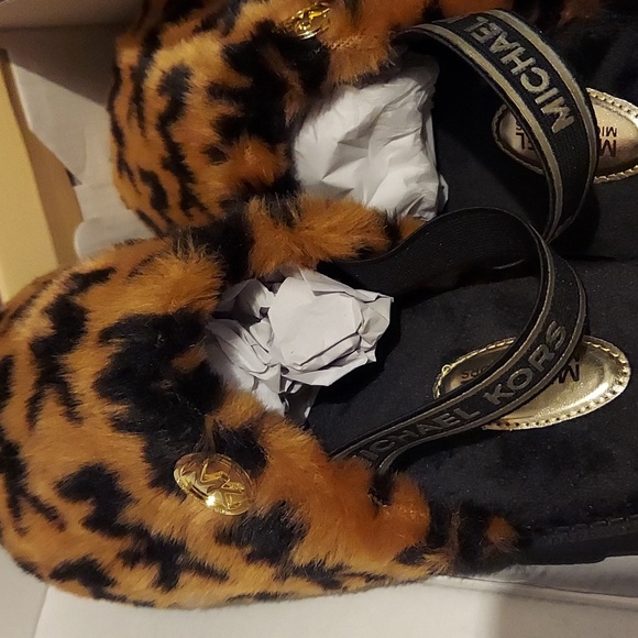 Michael Kors Big Girls Janis Kamryn Stacked Close Toe Slide - Tan, Black - Picture 2 of 7